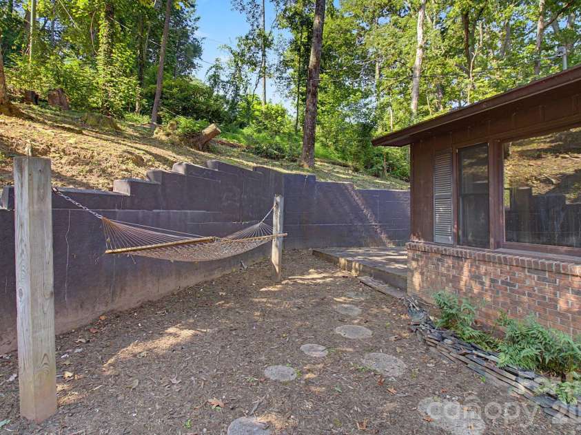 21 Coffey Circle, Asheville, NC 28806.  MLS# CAR4424466, YatesRealty ID 52488. 