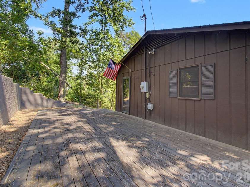 21 Coffey Circle, Asheville, NC 28806.  MLS# CAR4424466, YatesRealty ID 52488. 