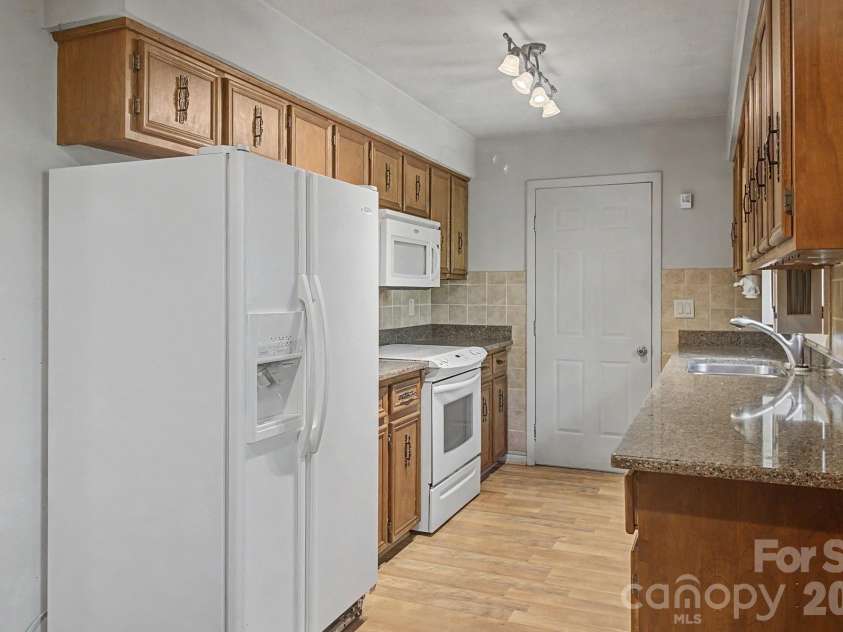 21 Coffey Circle, Asheville, NC 28806.  MLS# CAR4424466, YatesRealty ID 52488. 