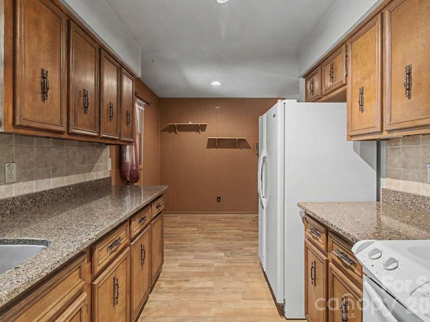 21 Coffey Circle, Asheville, NC 28806.  MLS# CAR4424466, YatesRealty ID 52488. 