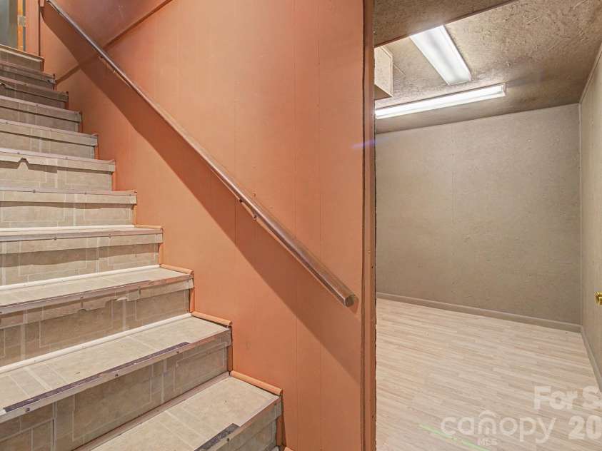 21 Coffey Circle, Asheville, NC 28806.  MLS# CAR4424466, YatesRealty ID 52488. 