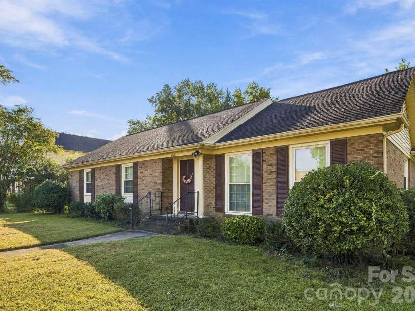 9100 Sandburg Avenue, Charlotte, NC 28213.  MLS# CAR4426781, YatesRealty ID 52489. 