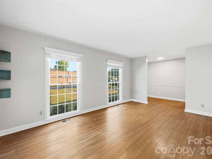 9100 Sandburg Avenue, Charlotte, NC 28213.  MLS# CAR4426781, YatesRealty ID 52489. 
