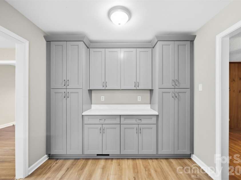 9100 Sandburg Avenue, Charlotte, NC 28213.  MLS# CAR4426781, YatesRealty ID 52489. 