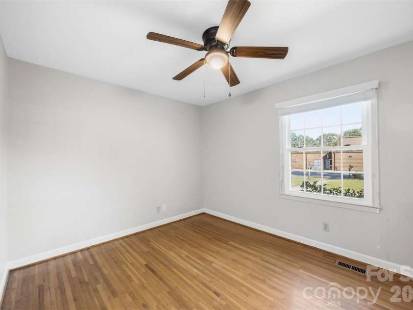 9100 Sandburg Avenue, Charlotte, NC 28213.  MLS# CAR4426781, YatesRealty ID 52489. 