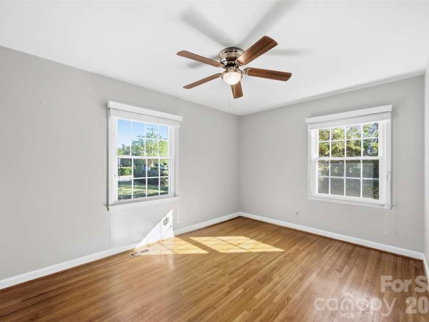 9100 Sandburg Avenue, Charlotte, NC 28213.  MLS# CAR4426781, YatesRealty ID 52489. 
