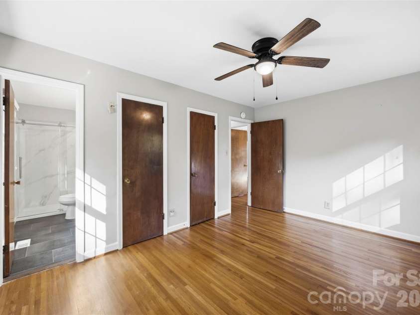 9100 Sandburg Avenue, Charlotte, NC 28213.  MLS# CAR4426781, YatesRealty ID 52489. 