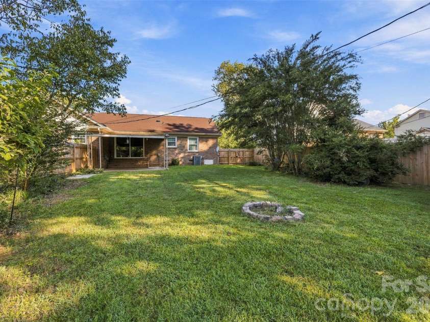 9100 Sandburg Avenue, Charlotte, NC 28213.  MLS# CAR4426781, YatesRealty ID 52489. 