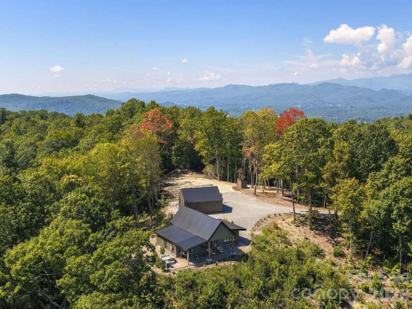 536 Faircrest Lane, Hendersonville, NC 28792.  MLS# CAR4424378, YatesRealty ID 52491. 