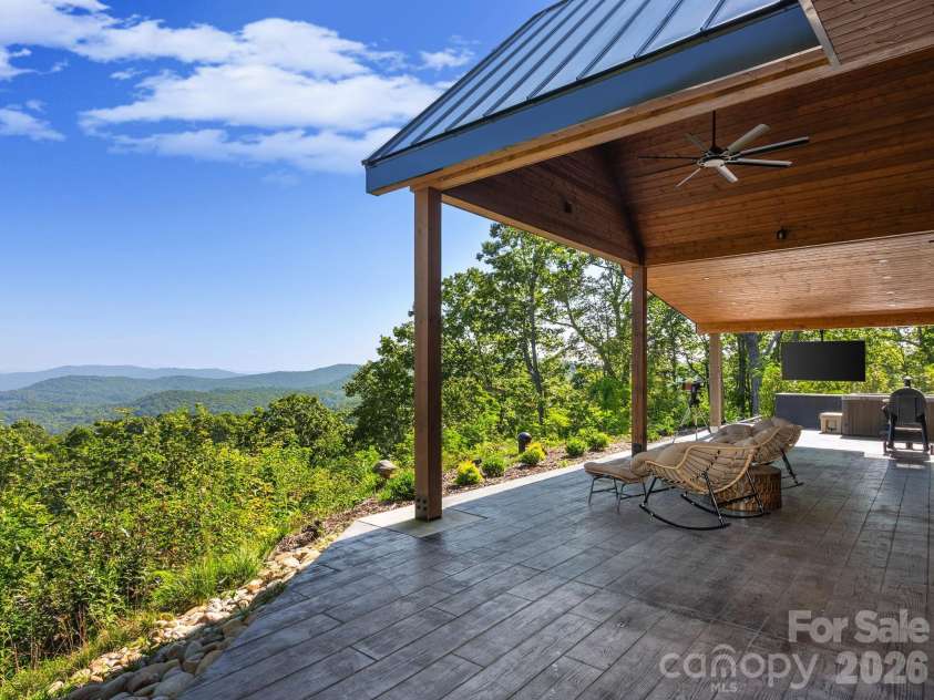 536 Faircrest Lane, Hendersonville, NC 28792.  MLS# CAR4424378, YatesRealty ID 52491. 
