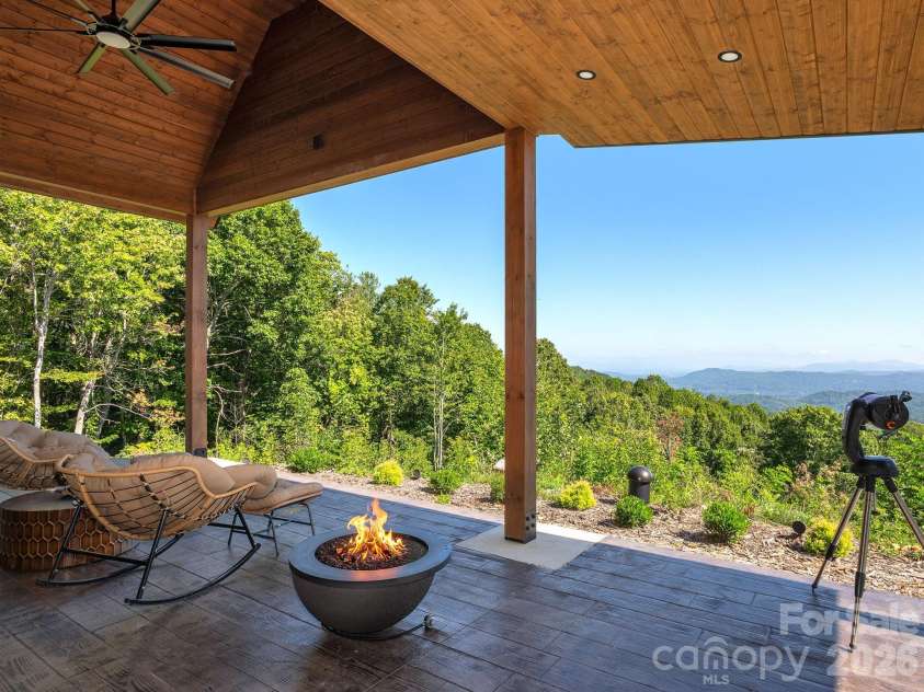536 Faircrest Lane, Hendersonville, NC 28792.  MLS# CAR4424378, YatesRealty ID 52491. 