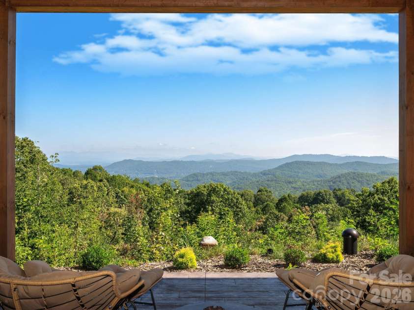 536 Faircrest Lane, Hendersonville, NC 28792.  MLS# CAR4424378, YatesRealty ID 52491. 