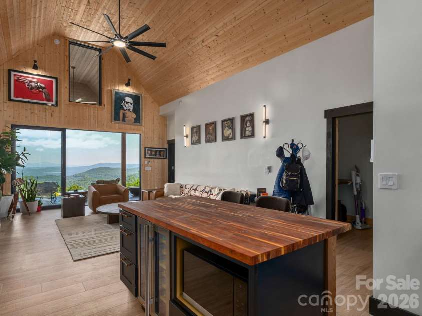 536 Faircrest Lane, Hendersonville, NC 28792.  MLS# CAR4424378, YatesRealty ID 52491. 