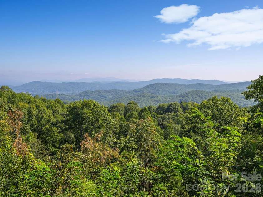 536 Faircrest Lane, Hendersonville, NC 28792.  MLS# CAR4424378, YatesRealty ID 52491. 