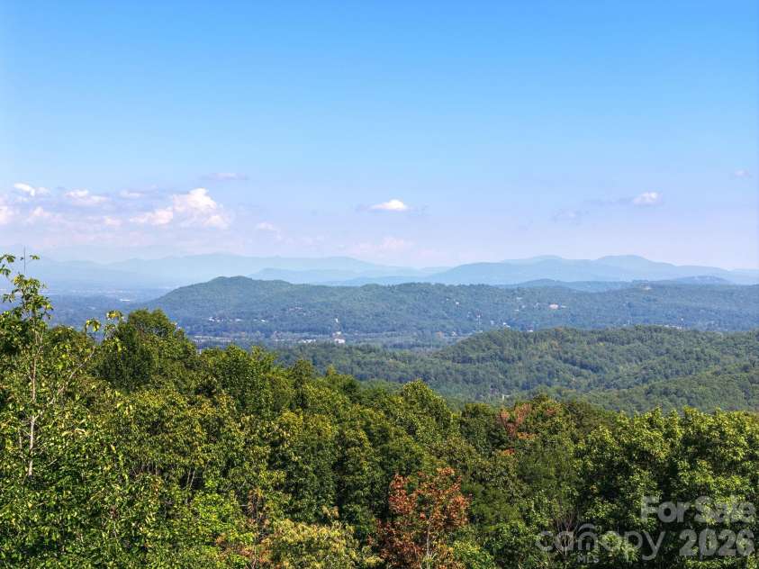 536 Faircrest Lane, Hendersonville, NC 28792.  MLS# CAR4424378, YatesRealty ID 52491. 