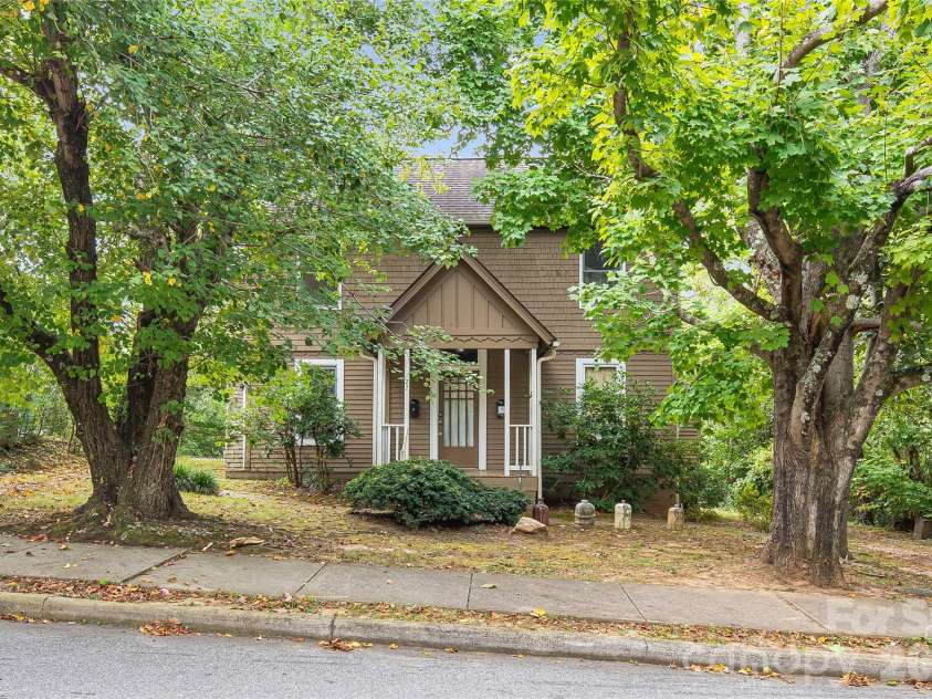 127 Hillside Street, Asheville, NC 28801.  MLS# CAR4425950, YatesRealty ID 52493. 