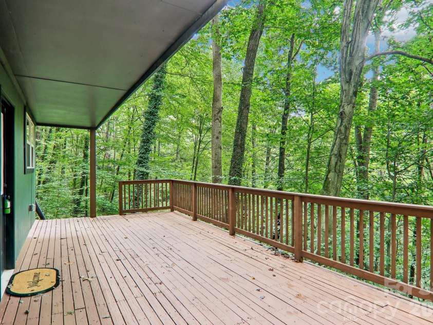 152 Dream Mountain Boulevard, Canton, NC 28716.  MLS# CAR4425103, YatesRealty ID 52494. 