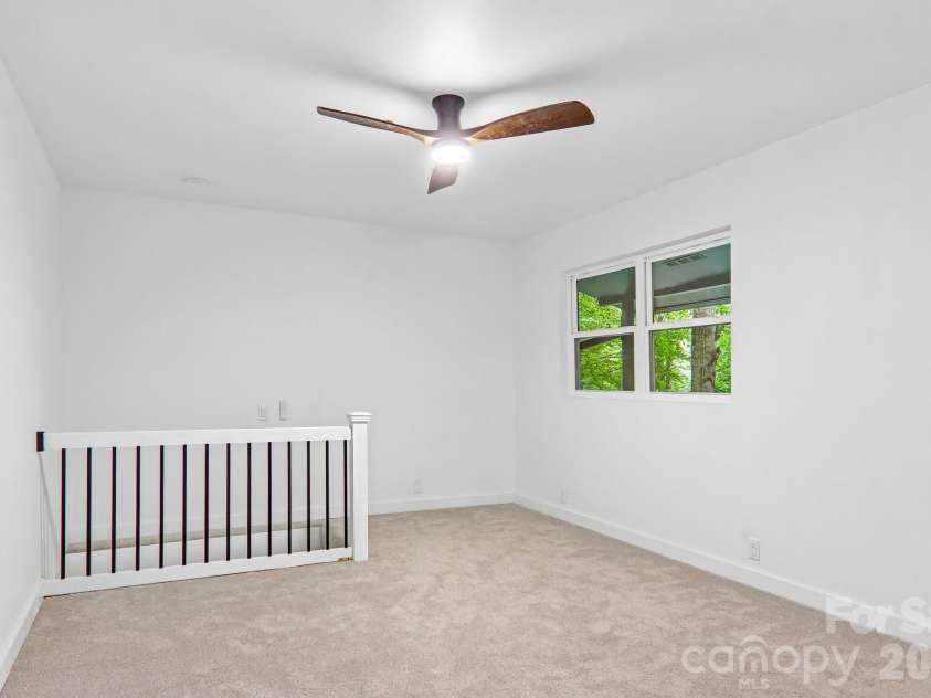 152 Dream Mountain Boulevard, Canton, NC 28716.  MLS# CAR4425103, YatesRealty ID 52494. 
