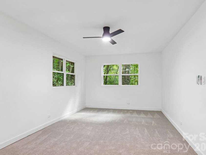 152 Dream Mountain Boulevard, Canton, NC 28716.  MLS# CAR4425103, YatesRealty ID 52494. 