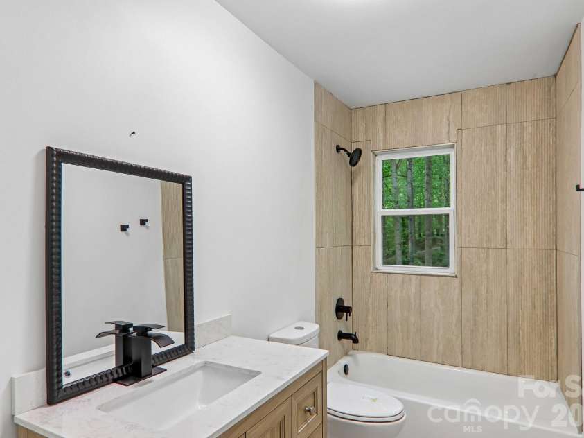 152 Dream Mountain Boulevard, Canton, NC 28716.  MLS# CAR4425103, YatesRealty ID 52494. 