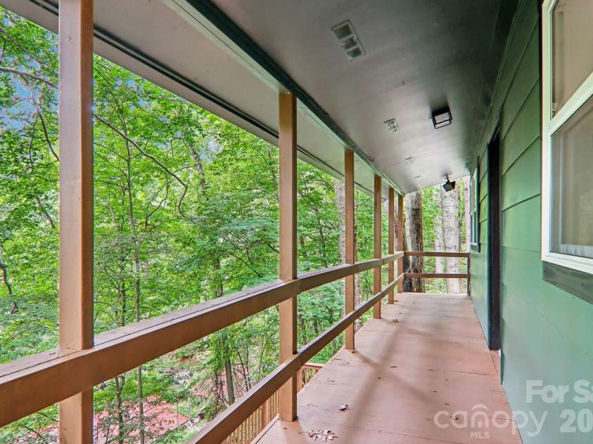 152 Dream Mountain Boulevard, Canton, NC 28716.  MLS# CAR4425103, YatesRealty ID 52494. 