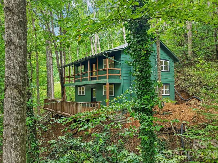 152 Dream Mountain Boulevard, Canton, NC 28716.  MLS# CAR4425103, YatesRealty ID 52494. 