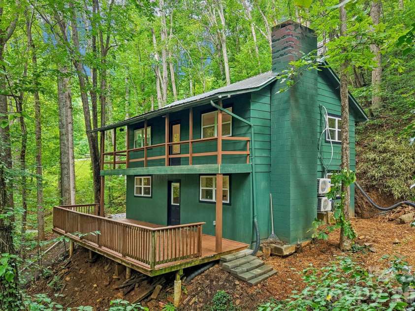 152 Dream Mountain Boulevard, Canton, NC 28716.  MLS# CAR4425103, YatesRealty ID 52494. 