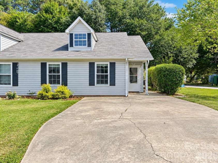 1062 Farm Pond Lane, Rock Hill, SC 29732.  MLS# CAR4427526, YatesRealty ID 52497. 