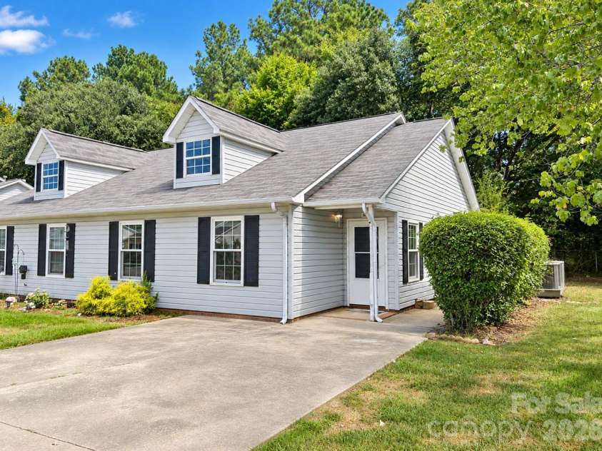 1062 Farm Pond Lane, Rock Hill, SC 29732.  MLS# CAR4427526, YatesRealty ID 52497. 