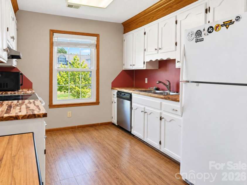 1062 Farm Pond Lane, Rock Hill, SC 29732.  MLS# CAR4427526, YatesRealty ID 52497. 