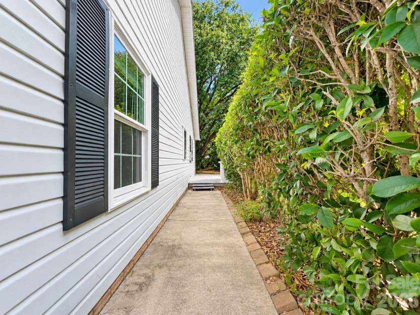 1062 Farm Pond Lane, Rock Hill, SC 29732.  MLS# CAR4427526, YatesRealty ID 52497. 