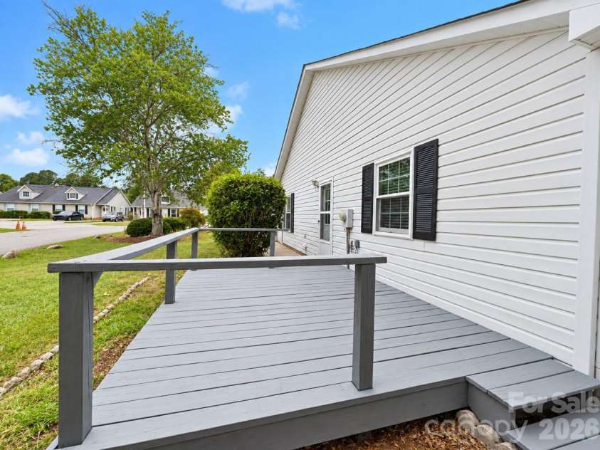 1062 Farm Pond Lane, Rock Hill, SC 29732.  MLS# CAR4427526, YatesRealty ID 52497. 