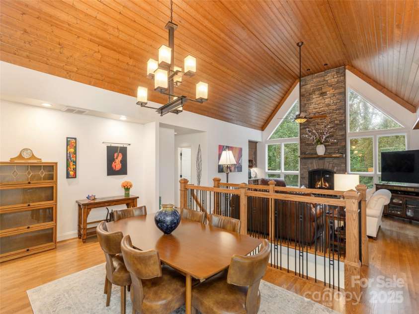210 Black Oak Lane, Hendersonville, NC 28791.  MLS# CAR4333070, YatesRealty ID 5250. 