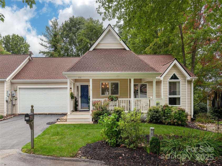 210 Black Oak Lane, Hendersonville, NC 28791.  MLS# CAR4333070, YatesRealty ID 5250. 