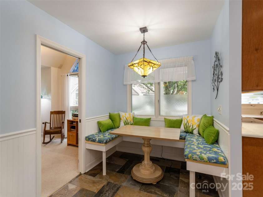 210 Black Oak Lane, Hendersonville, NC 28791.  MLS# CAR4333070, YatesRealty ID 5250. Breakfast