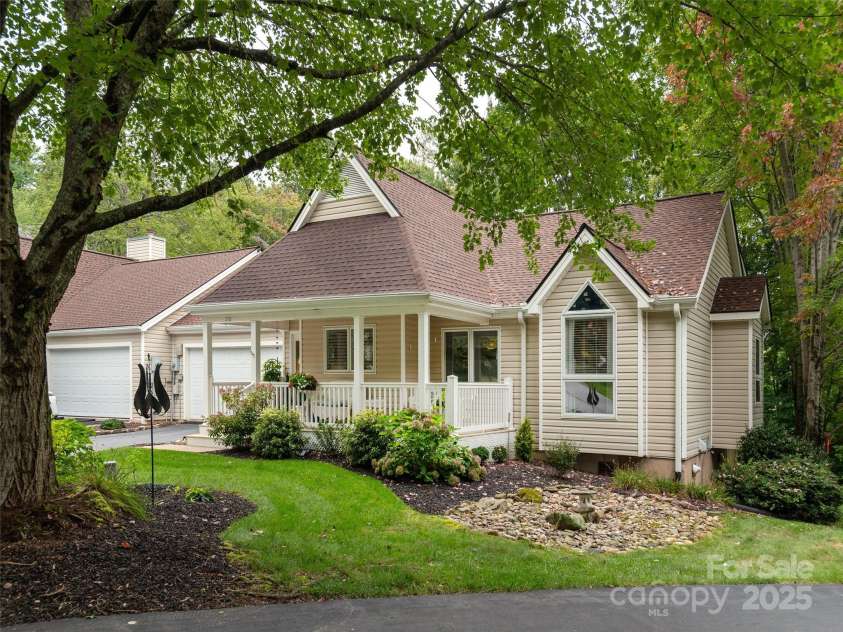 210 Black Oak Lane, Hendersonville, NC 28791.  MLS# CAR4333070, YatesRealty ID 5250. Front Exterior