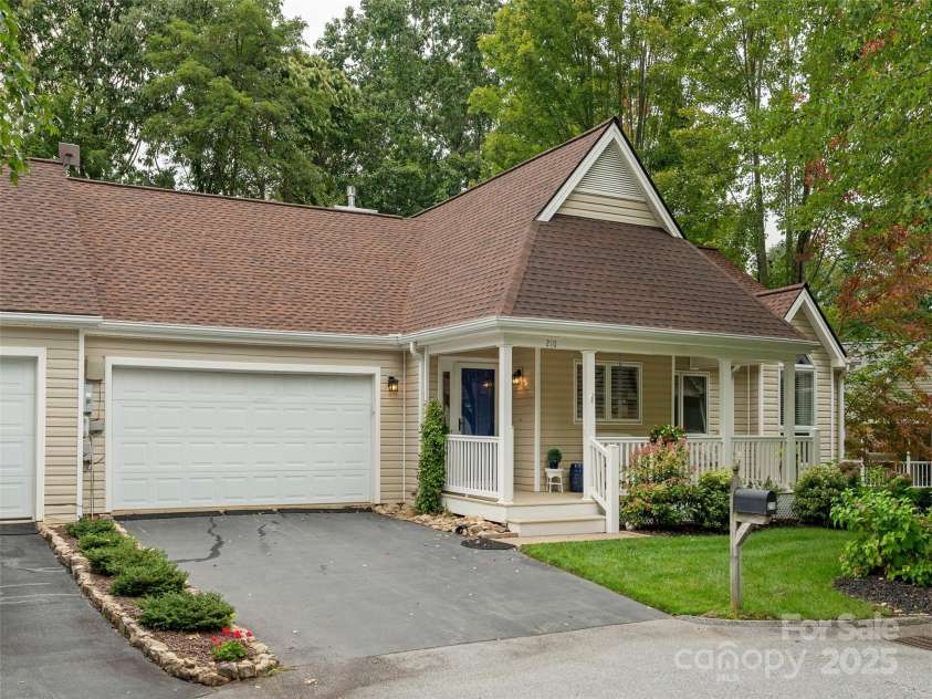 210 Black Oak Lane, Hendersonville, NC 28791.  MLS# CAR4333070, YatesRealty ID 5250. Front Exterior
