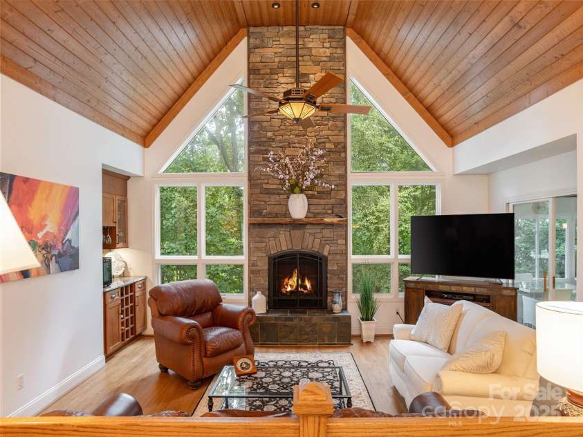 210 Black Oak Lane, Hendersonville, NC 28791.  MLS# CAR4333070, YatesRealty ID 5250. Great Room with Dramatic Windows