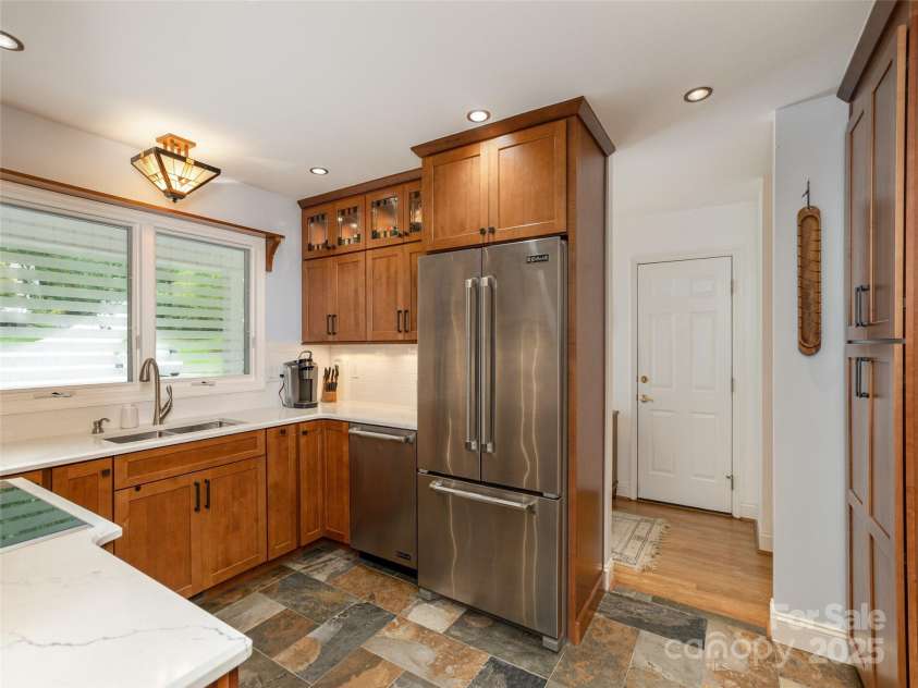 210 Black Oak Lane, Hendersonville, NC 28791.  MLS# CAR4333070, YatesRealty ID 5250. Kitchen