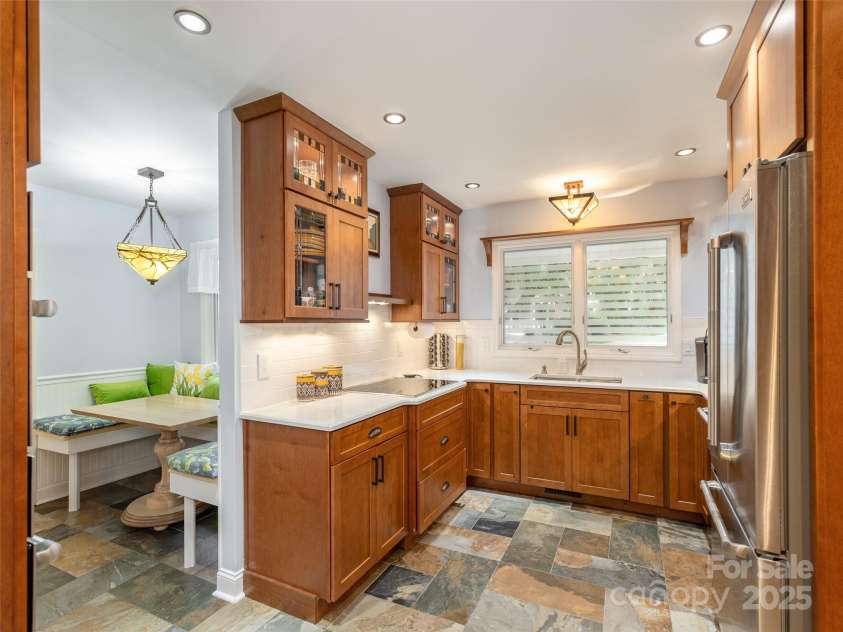 210 Black Oak Lane, Hendersonville, NC 28791.  MLS# CAR4333070, YatesRealty ID 5250. Kitchen with Quartz Counters