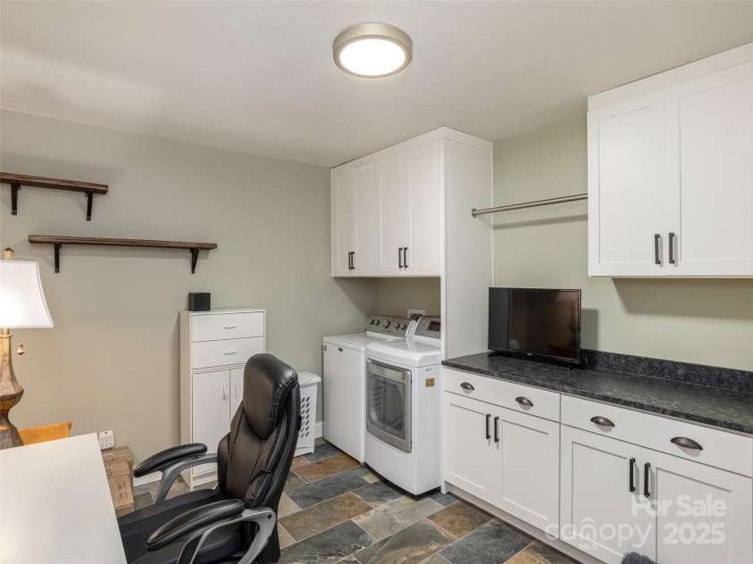 210 Black Oak Lane, Hendersonville, NC 28791.  MLS# CAR4333070, YatesRealty ID 5250. Laundry Room