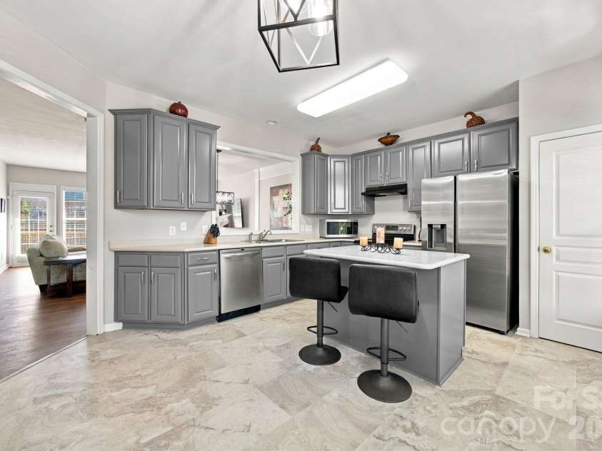 14543 Durant Boulevard, Charlotte, NC 28277.  MLS# CAR4426222, YatesRealty ID 52502. Fabulous Kitchen