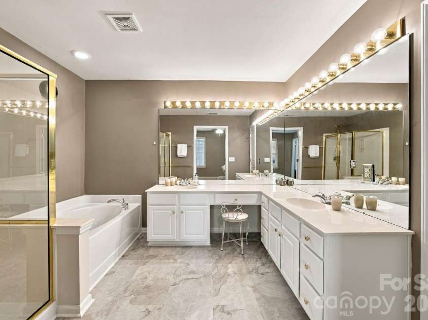 14543 Durant Boulevard, Charlotte, NC 28277.  MLS# CAR4426222, YatesRealty ID 52502. Separate Tub/Shower & Dual Vanities