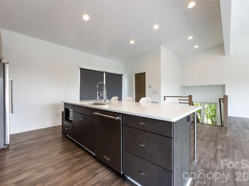 232 Flint Street, Charlotte, NC 28216.  MLS# CAR4425709, YatesRealty ID 52507. 