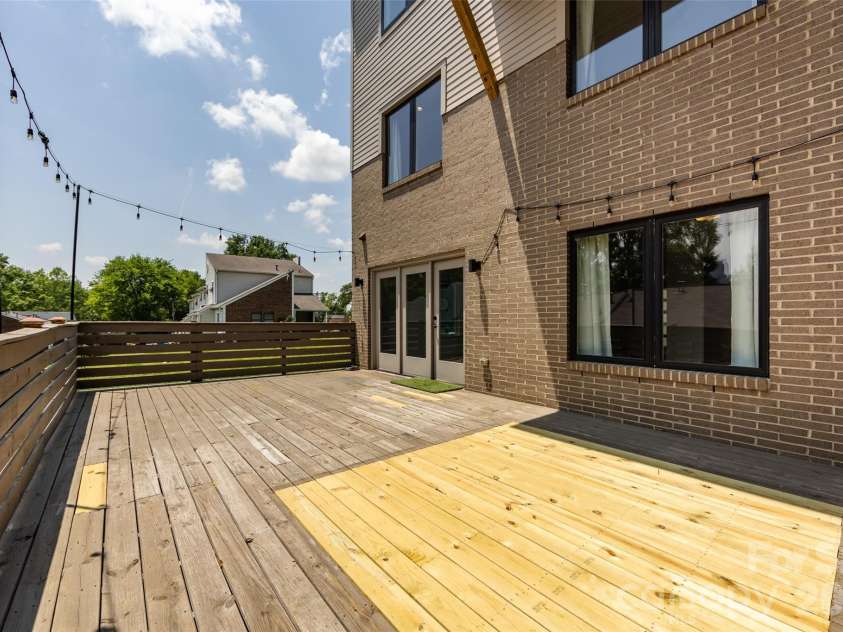 232 Flint Street, Charlotte, NC 28216.  MLS# CAR4425709, YatesRealty ID 52507. 