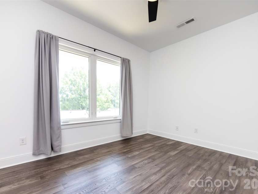 232 Flint Street, Charlotte, NC 28216.  MLS# CAR4425709, YatesRealty ID 52507. 