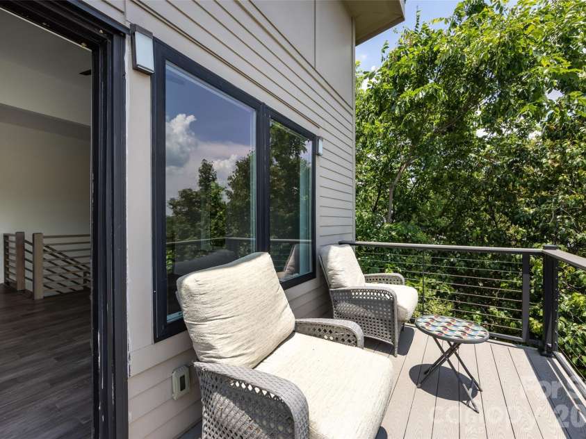 232 Flint Street, Charlotte, NC 28216.  MLS# CAR4425709, YatesRealty ID 52507. 