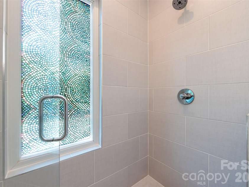 232 Flint Street, Charlotte, NC 28216.  MLS# CAR4425709, YatesRealty ID 52507. Full bath 2nd floor
