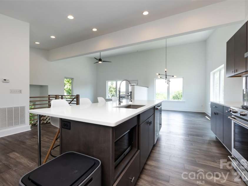 232 Flint Street, Charlotte, NC 28216.  MLS# CAR4425709, YatesRealty ID 52507. Open Kitchen, Dining 3rd Floor