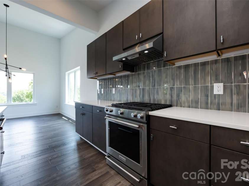232 Flint Street, Charlotte, NC 28216.  MLS# CAR4425709, YatesRealty ID 52507. Open Kitchen, Dining 3rd Floor